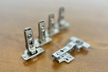 Hinge22